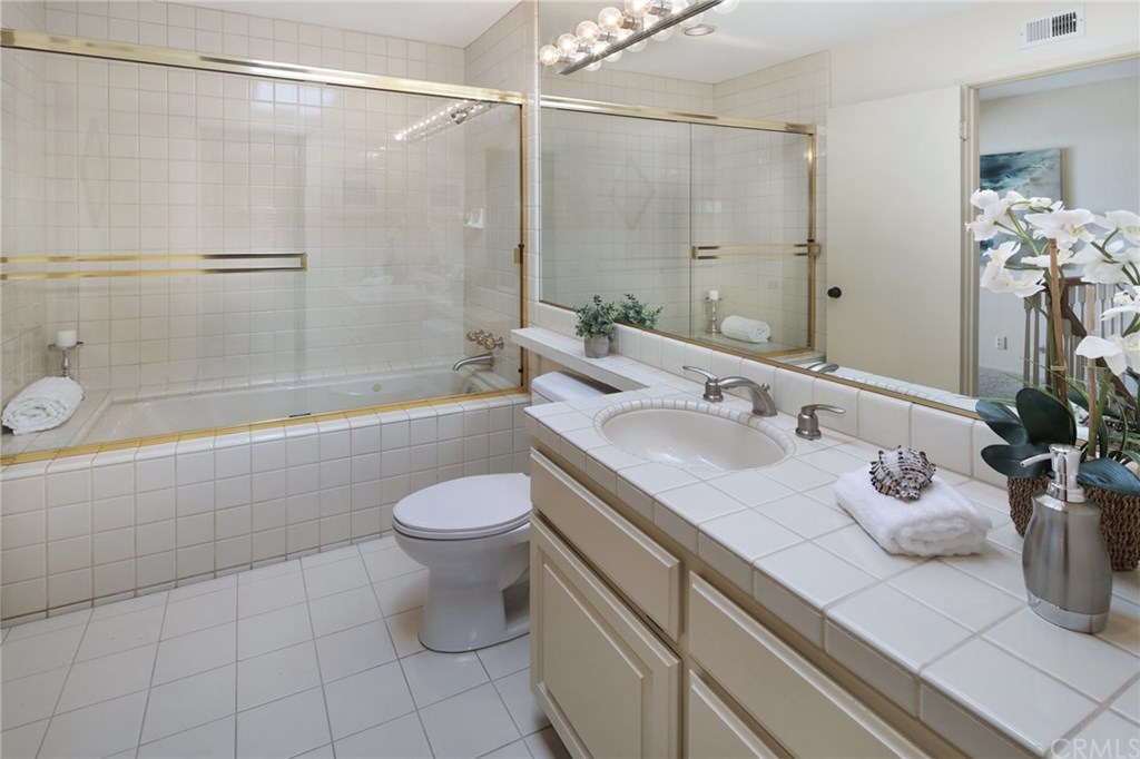 33701 Capstan Drive Dana Point, CA 92629 - Photo 15 of 31 Hall Secondary Expanded Bath with Jacuzzi tub