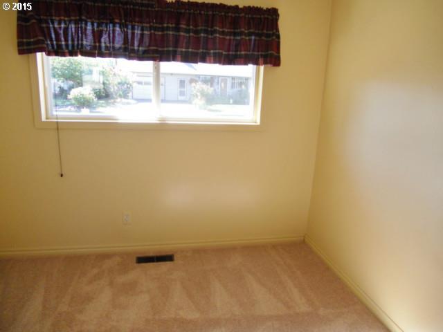 1565 Rainier Road Woodburn, OR 97071 - Photo 6 of 9 Gallery Image 6