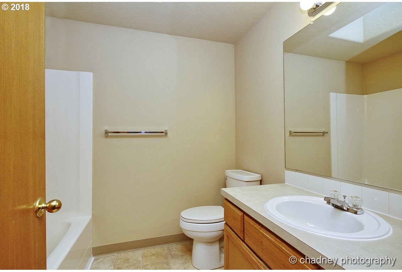 1042 Southwest Ivory Loop Gresham, OR 97080 - Photo 16 of 22 Gallery Image 16