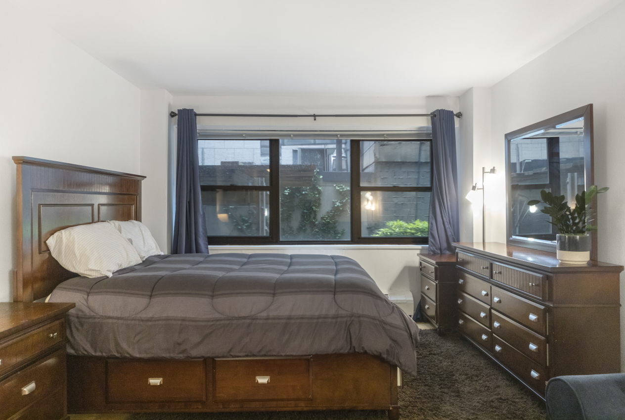 330 East 46th Street, Unit 2R Manhattan, NY 10017 - Photo 2 of 8