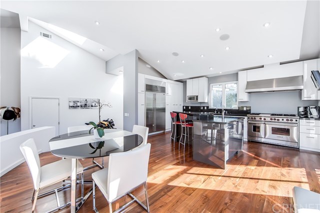 6407 La Punta Drive Los Angeles, CA 90068 - Photo 6 of 19