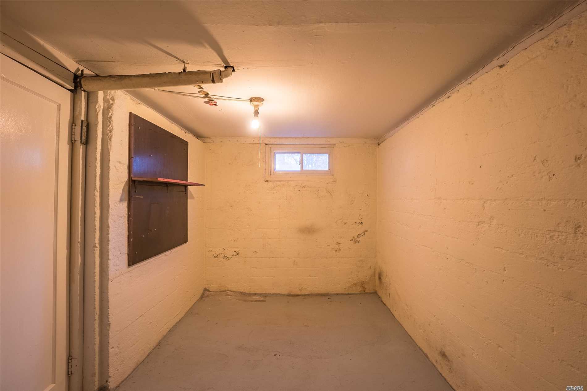 39 Boulevard Queens, NY 11357 - Photo 12 of 20