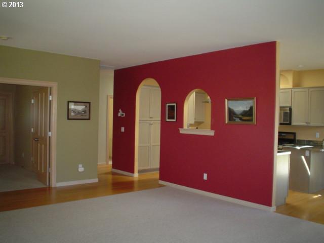 810 Henderson Road Hood River, OR 97031 - Photo 3 of 16 Gallery Image 3