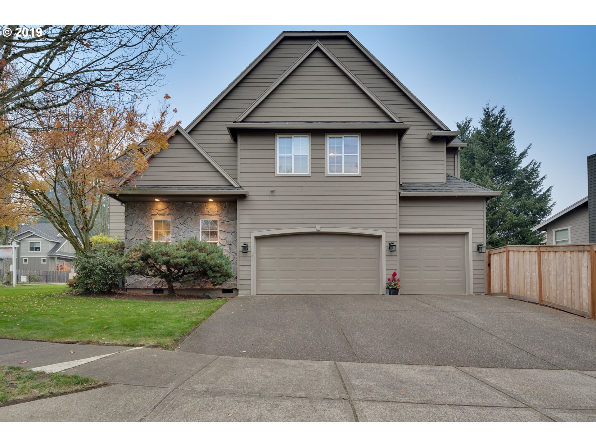 9865 Southwest Iowa Drive Tualatin, OR 97062 - Photo 2 of 32