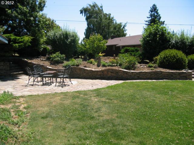 250 Southwest Robbins Road White Salmon, WA 98672 - Photo 3 of 3 Gallery Image 3