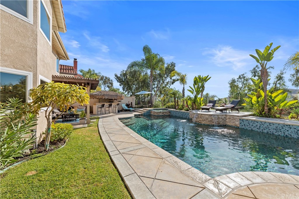 18 Doheny Laguna Niguel, CA 92677 - Photo 6 of 40