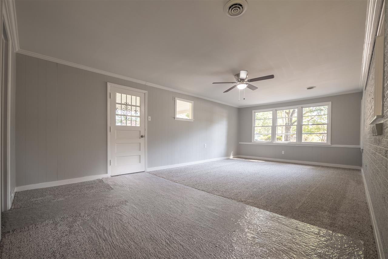 4598 Sea Isle Road Memphis, TN 38117 - Photo 9 of 25 Facing Carport, lots of natural light