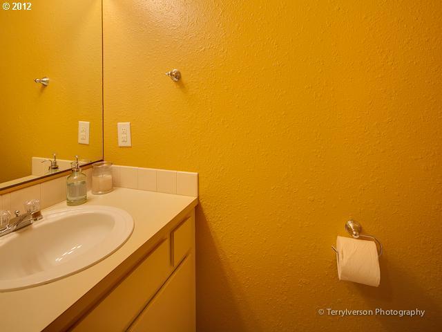 4609 Southwest Stephenson Street Portland, OR 97219 - Photo 9 of 16 Gallery Image 9