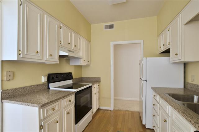 4505 Harding Pike, Unit 106 Nashville, TN 37205 - Photo 8 of 13 Plenty of cabinet space for all of your kitchen treasures!!