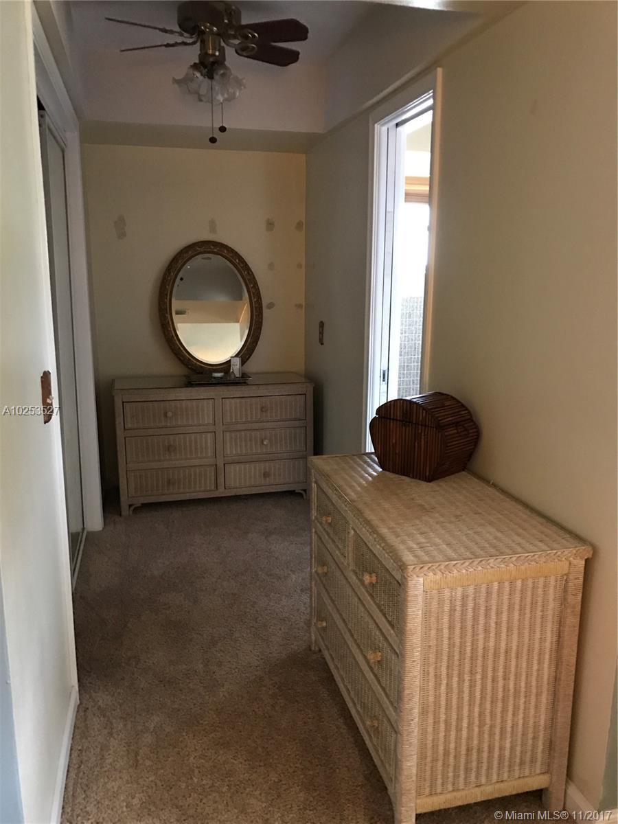 960 Southwest 74th Avenue Plantation, FL 33317 - Photo 9 of 24