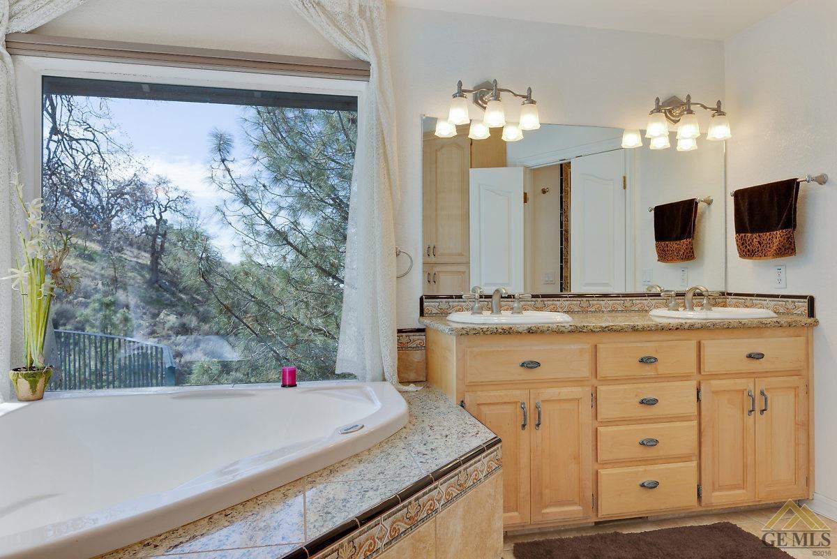 28950 Ridgeview Court Tehachapi, CA 93561 - Photo 24 of 40