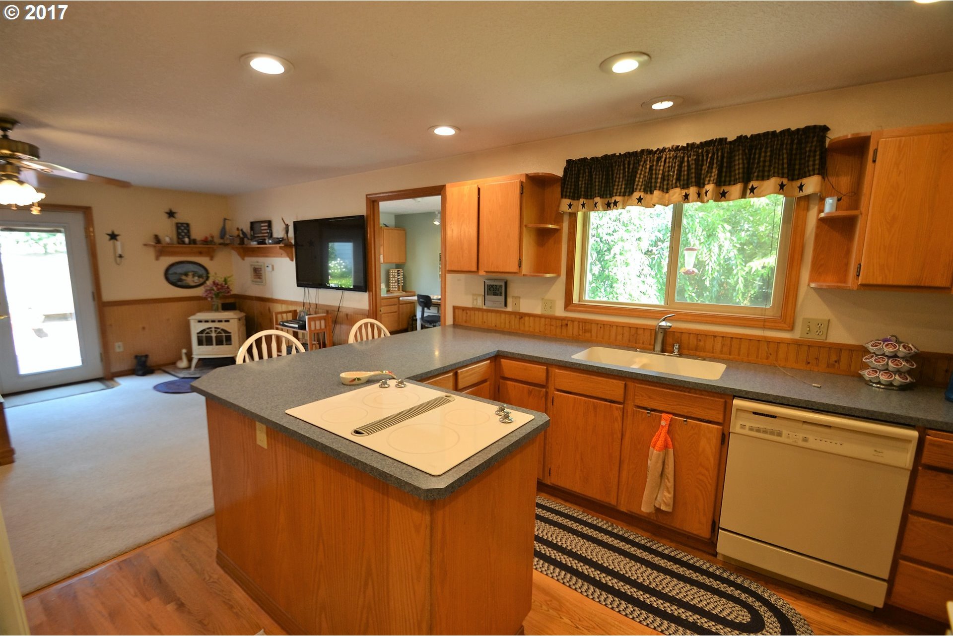 205 Meadow View Road Forest Grove, OR 97116 - Photo 7 of 25 Gallery Image 7