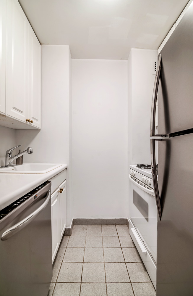 310 East 46th Street, Unit 10S Manhattan, NY 10017 - Photo 6 of 11