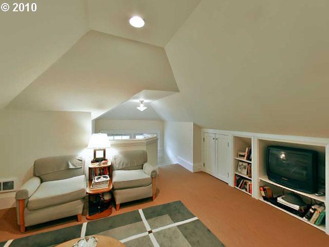 1616 Southwest Laurel Street Portland, OR 97201 - Photo 11 of 16 Gallery Image 11