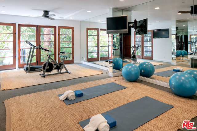 475 Halvern Drive Los Angeles, CA 90049 - Photo 24 of 26