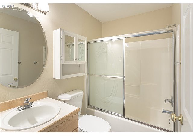 5804 Southeast 16th Loop Gresham, OR 97080 - Photo 10 of 20 Gallery Image 10