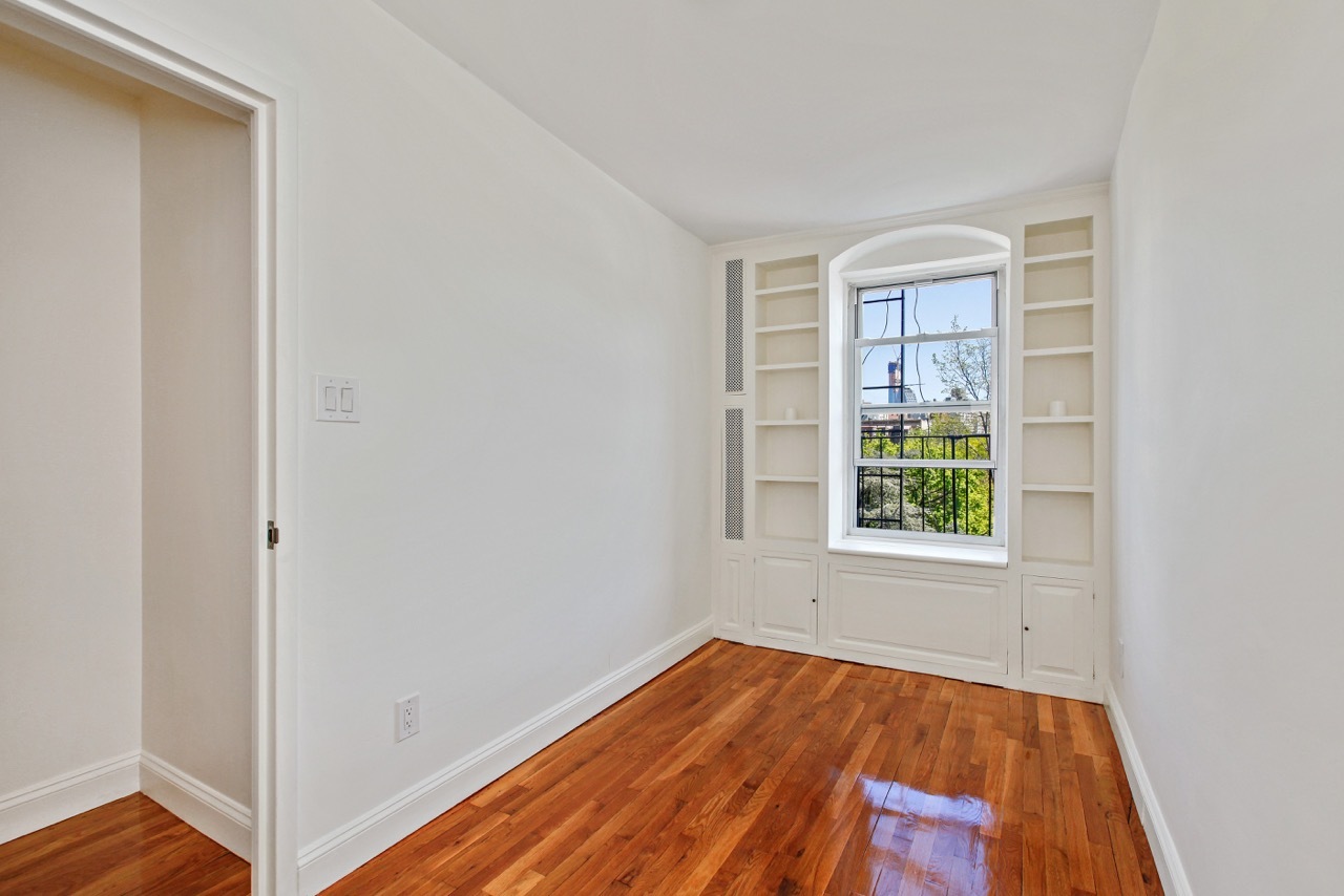 373 Bleecker Street, Unit 5AD Manhattan, NY 10014 - Photo 6 of 10