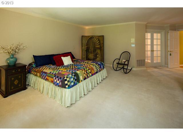 1328 Southwest Palatine Hill Road Portland, OR 97219 - Photo 12 of 16 Gallery Image 12