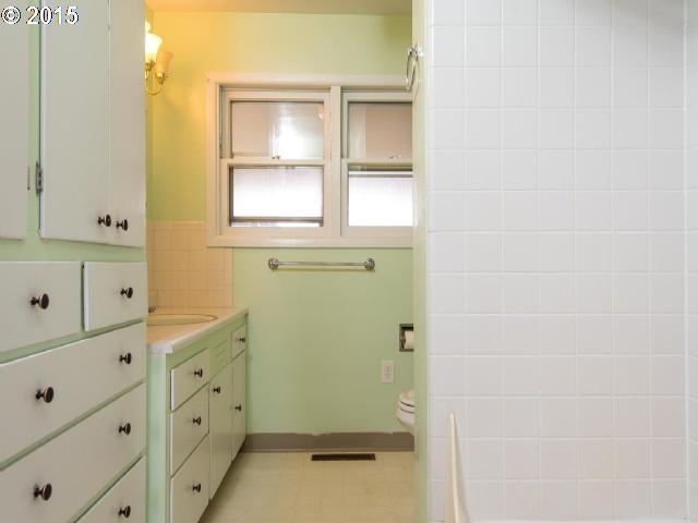 21240 Boones Ferry Road Northeast Aurora, OR 97002 - Photo 4 of 16 Gallery Image 4