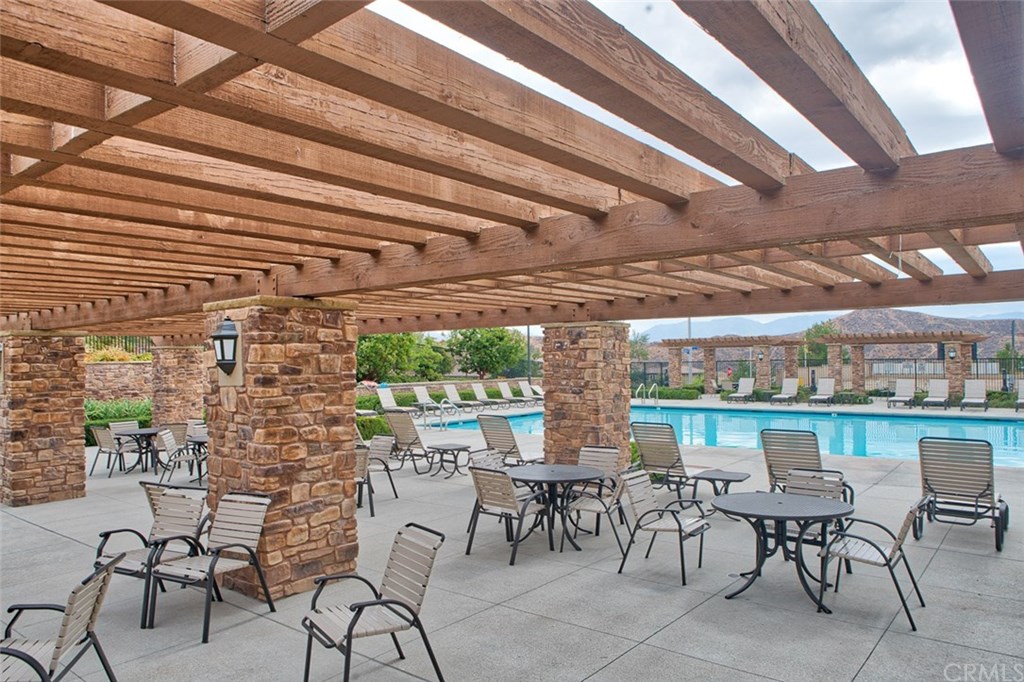 18946 Lauren Lane Saugus, CA 91350 - Photo 15 of 20 Rec Center Picnic Area