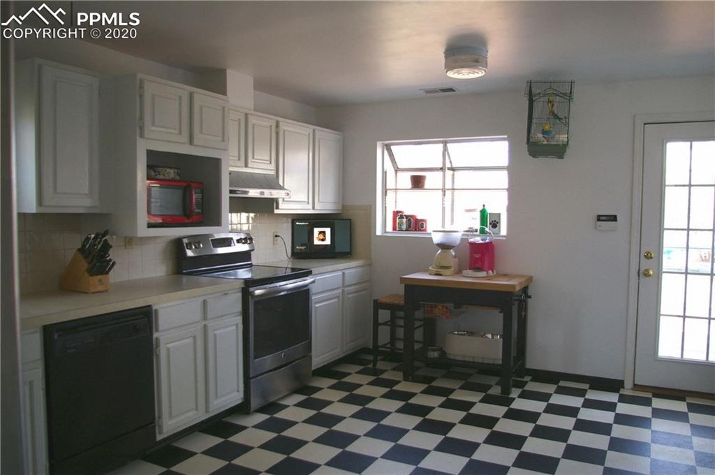 796 Ivanhoe Street Denver, CO 80220 - Photo 8 of 23