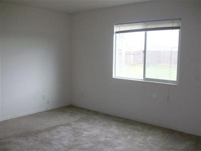 3813 Ridgemont Street Bakersfield, CA 93313 - Photo 5 of 8 Gallery Image 5