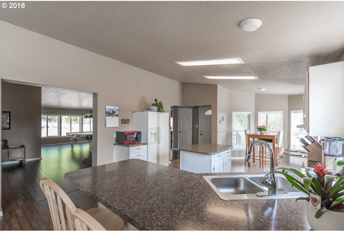 30859 Pineway Road Lebanon, OR 97355 - Photo 3 of 13 Gallery Image 3