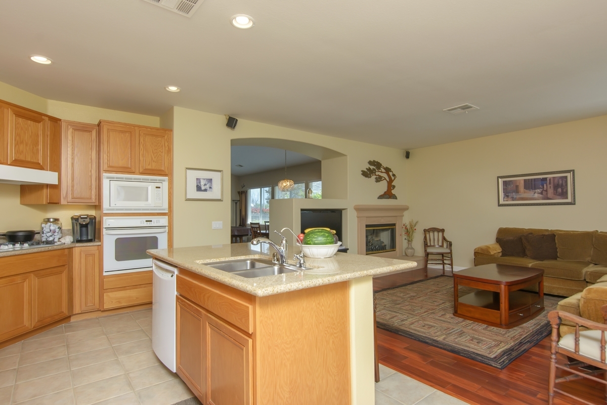 3915 Rill Court Carlsbad, CA 92010 - Photo 7 of 25 Gallery Image 7