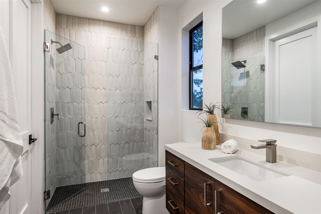 1114 Crest Drive Encinitas, CA 92024 - Photo 17 of 18