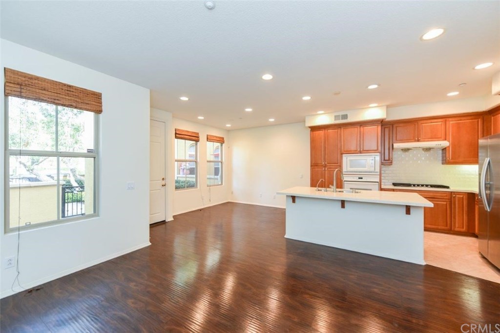 124 Chantilly Irvine, CA 92620 - Photo 2 of 20