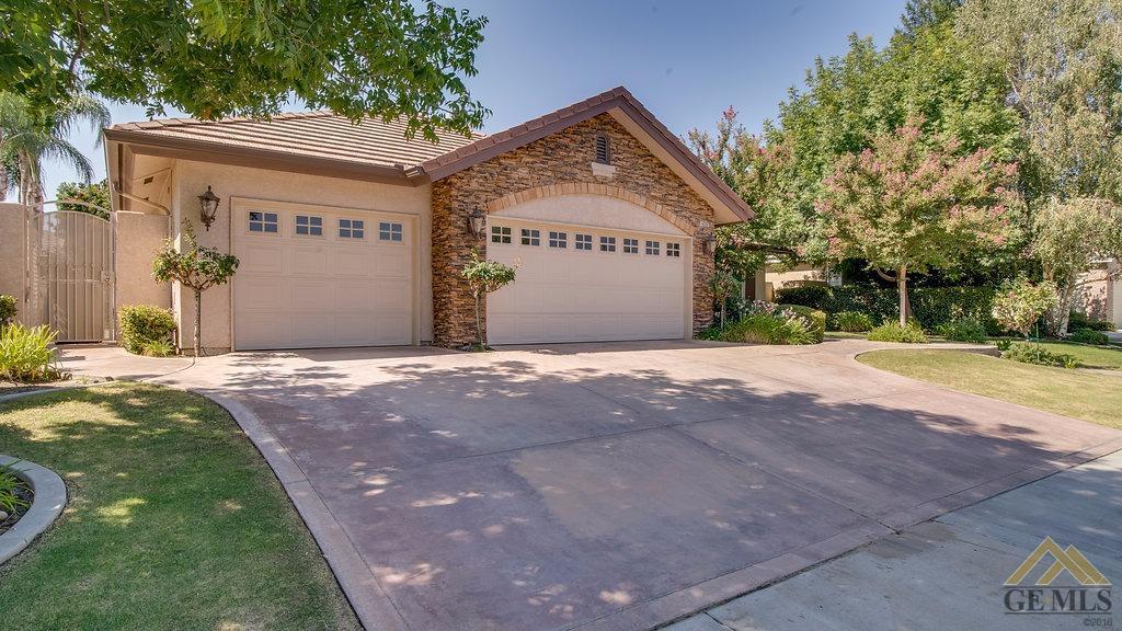 10207 Skiles Drive Bakersfield, CA 93311 - Photo 3 of 34