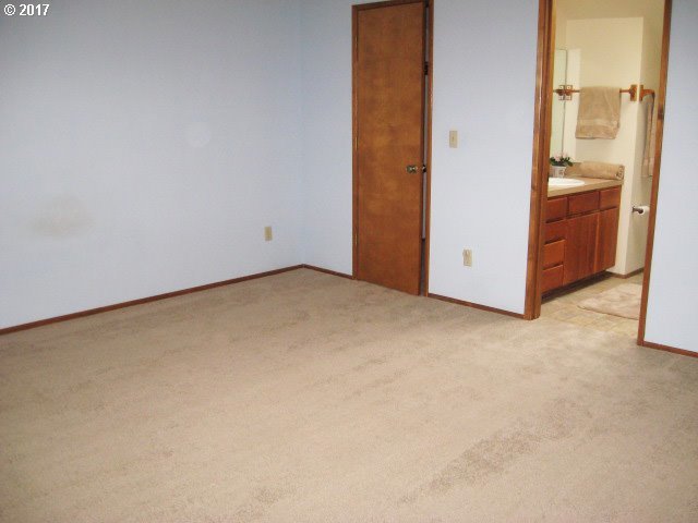 13280 Southwest Weir Road Beaverton, OR 97008 - Photo 20 of 32 Gallery Image 20