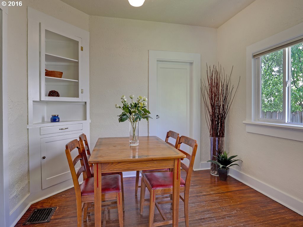 6722 Southeast Reedway Street Portland, OR 97206 - Photo 9 of 13 Gallery Image 9