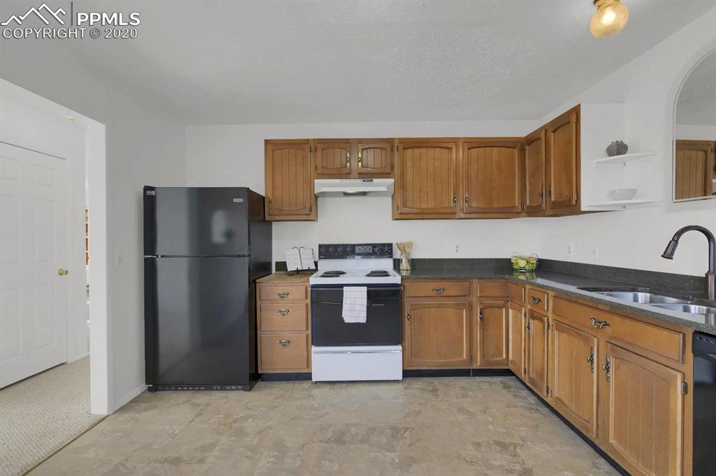 2125 Roca Roja Circle Colorado Springs, CO 80926 - Photo 18 of 37