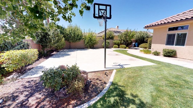 19177 Kanbridge Street Apple Valley, CA 92308 - Photo 57 of 60