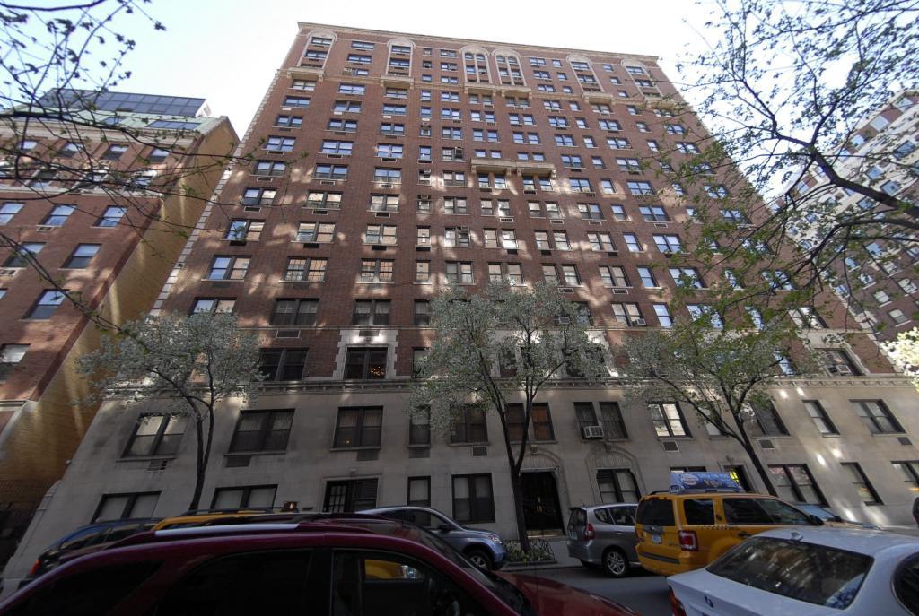 975 Park Ave, Manhattan, NY 10028 - Photo 2 of 2