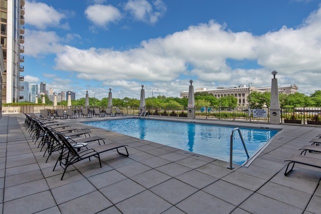 233 E 13th St, Chicago, IL 60605 - Photo 3 of 4