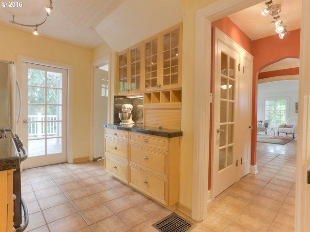2945 Southwest Fairview Boulevard Portland, OR 97205 - Photo 8 of 30 Gallery Image 8
