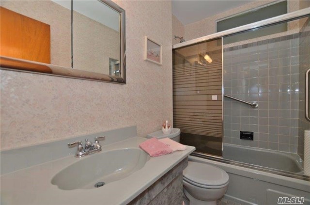 49 Havemeyer Lane Commack, NY 11725 - Photo 11 of 19 Gallery Image 11