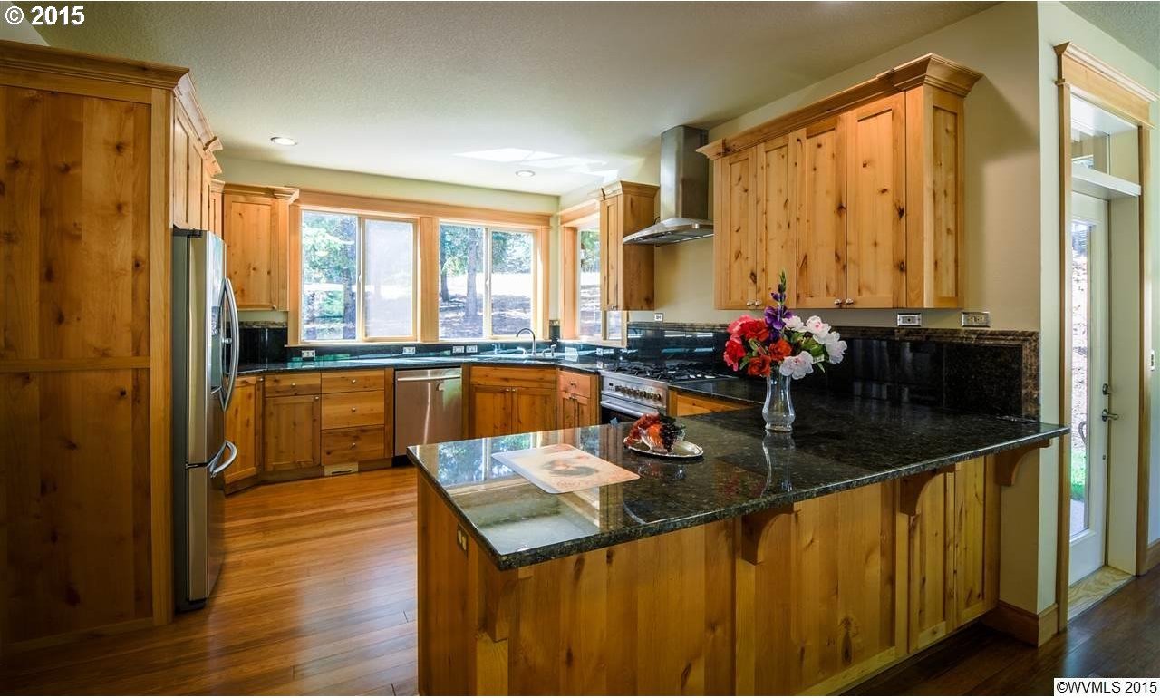 7595 Hylo Road Southeast Salem, OR 97306 - Photo 8 of 18 Gallery Image 8