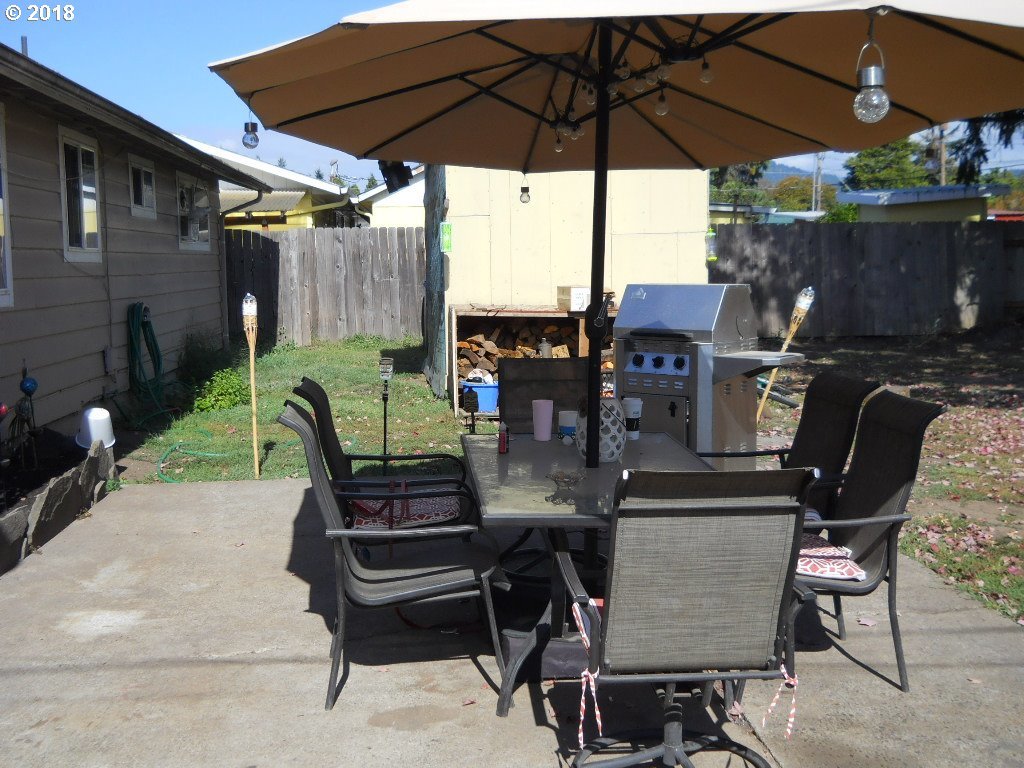 1531 6th Street Springfield, OR 97477 - Photo 8 of 10