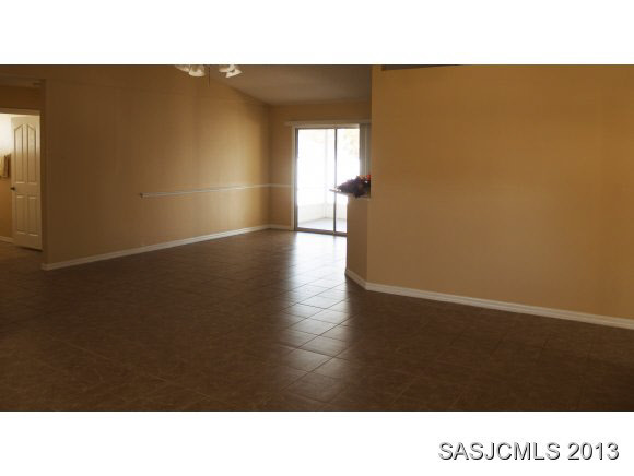 231 Gentian Road St. Augustine, FL 32086 - Photo 4 of 15 Dining/ lots of natural light