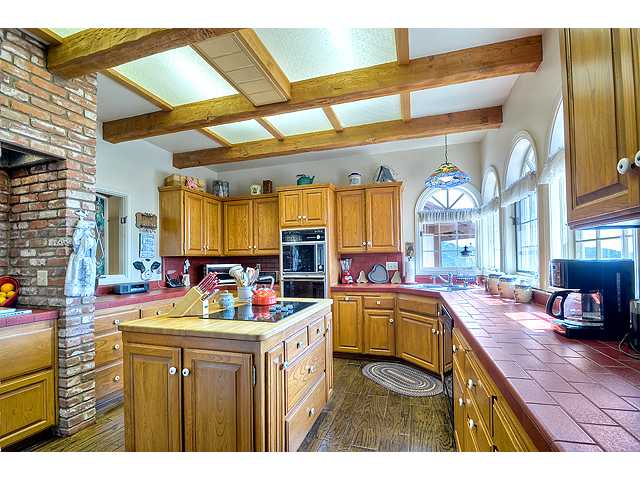 40370 Ross Road Fallbrook, CA 92028 - Photo 9 of 25 Central island & charming country kitchen.