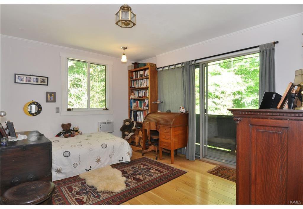 22 Priory Lane Pelham, NY 10803 - Photo 20 of 30