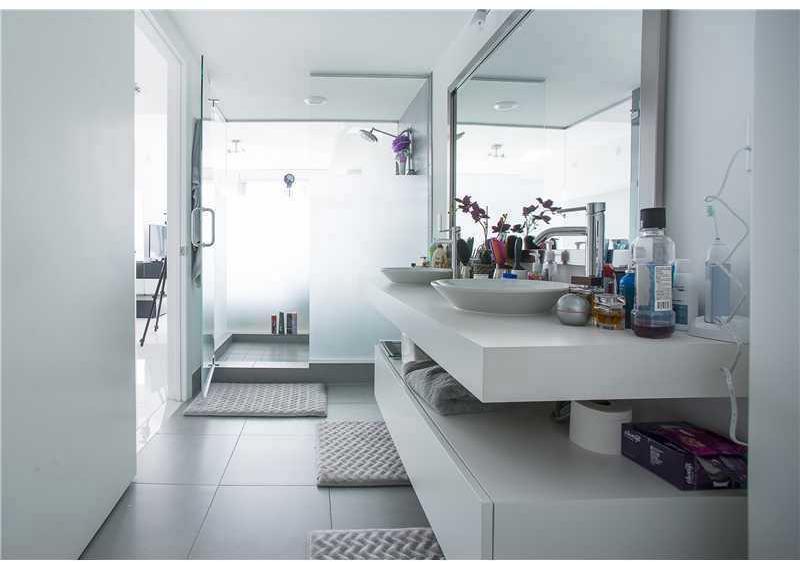 92 Southwest 3rd Street, Unit 2403 Miami, FL 33130 - Photo 6 of 17