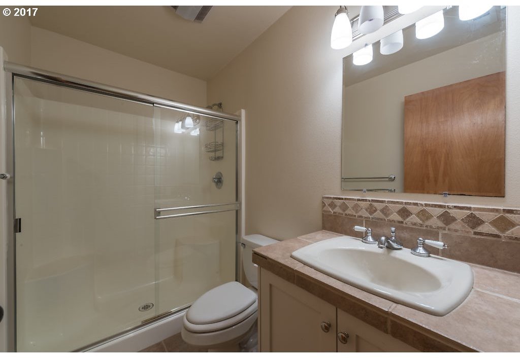 352 Southwest Custer Street Portland, OR 97219 - Photo 9 of 32 Gallery Image 9