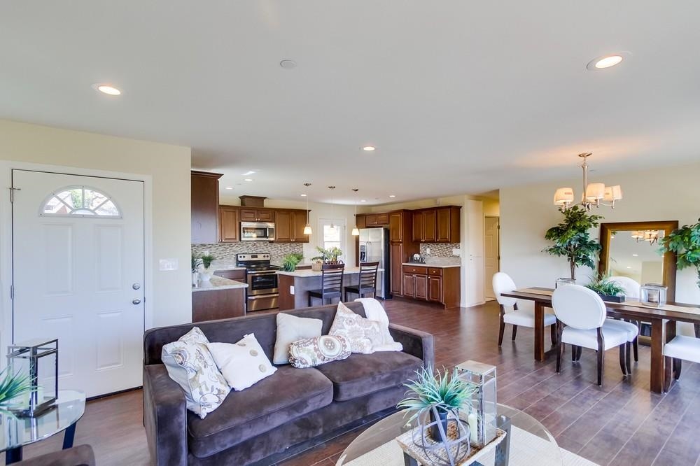 2367 Primrose Avenue Vista, CA 92083 - Photo 3 of 25