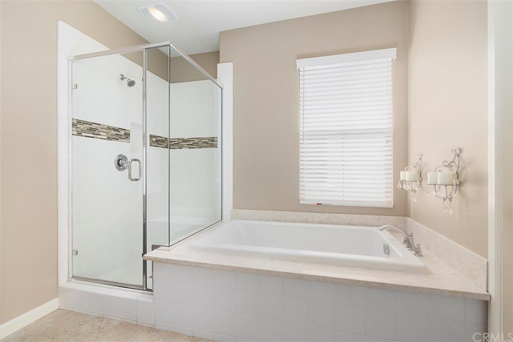 28301 Via Del Mar San Juan Capistrano, CA 92675 - Photo 12 of 39 Spa-like soaking tub in master bedroom.