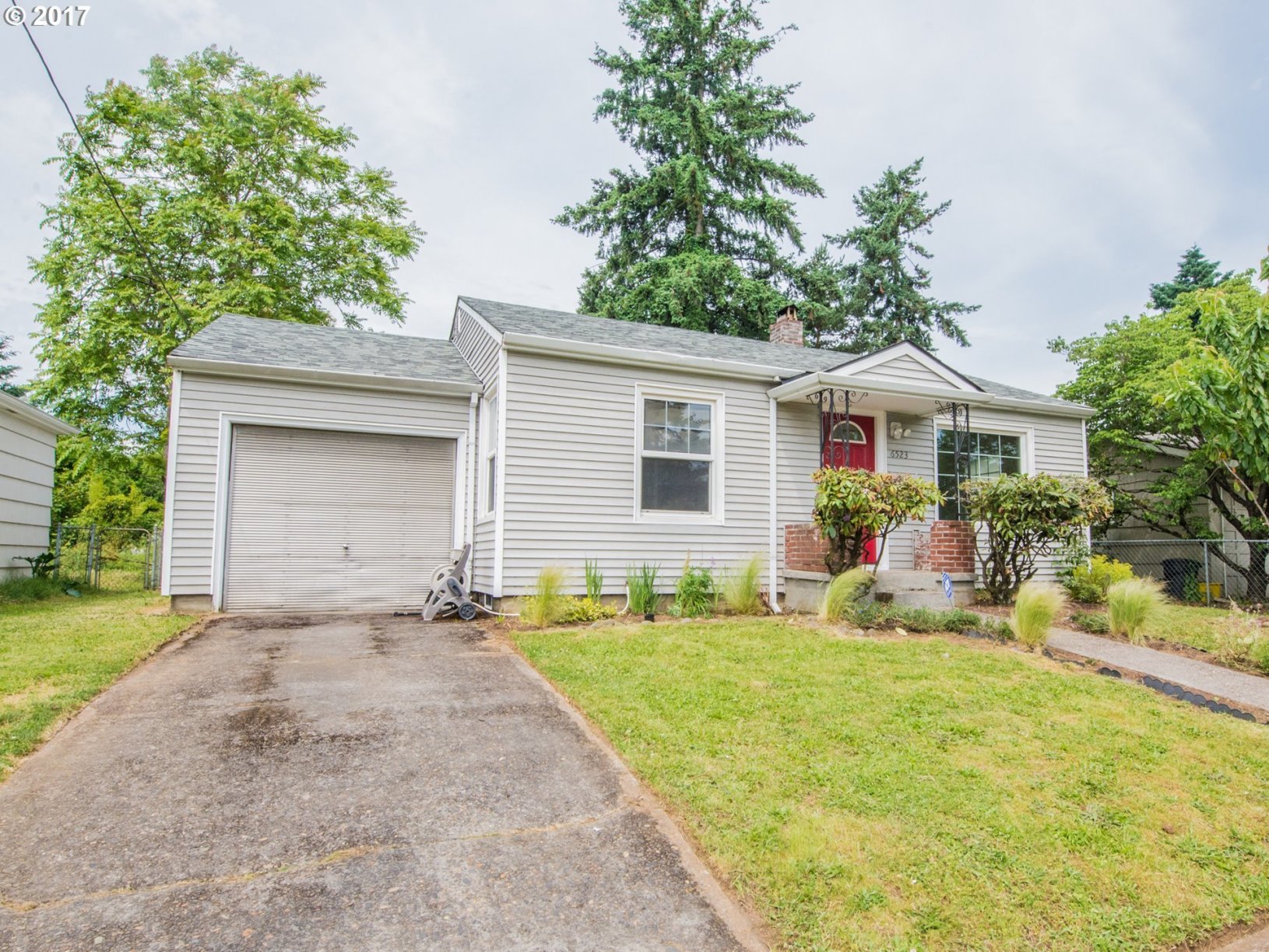 6523 Southeast 84th Avenue Portland, OR 97266 - Photo 2 of 18