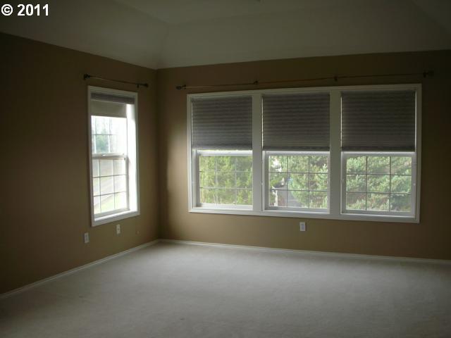 5636 Southwest Kruse Ridge Drive Portland, OR 97219 - Photo 9 of 16 Gallery Image 9